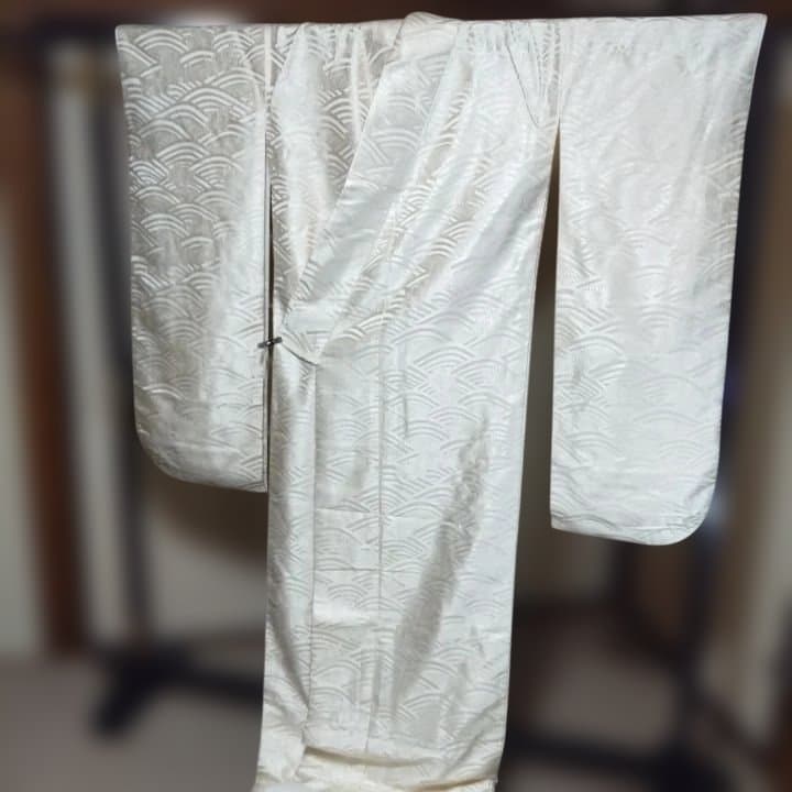 白無垢 波と草花が隙間なく描かれた 打掛BB