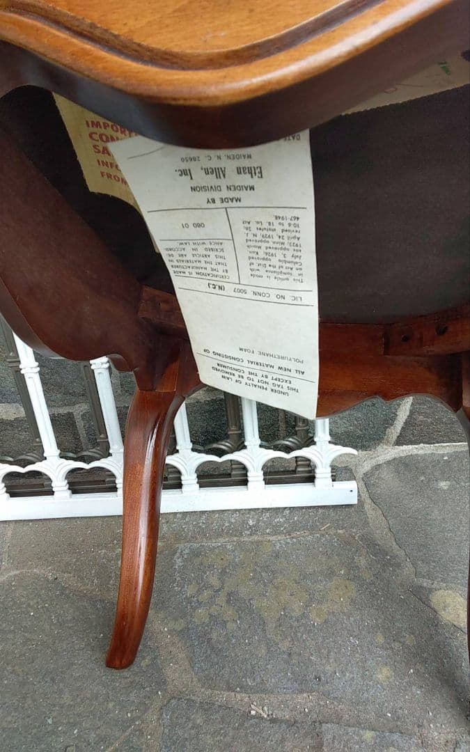 青商品です。　海外ビンテージスツール猫脚