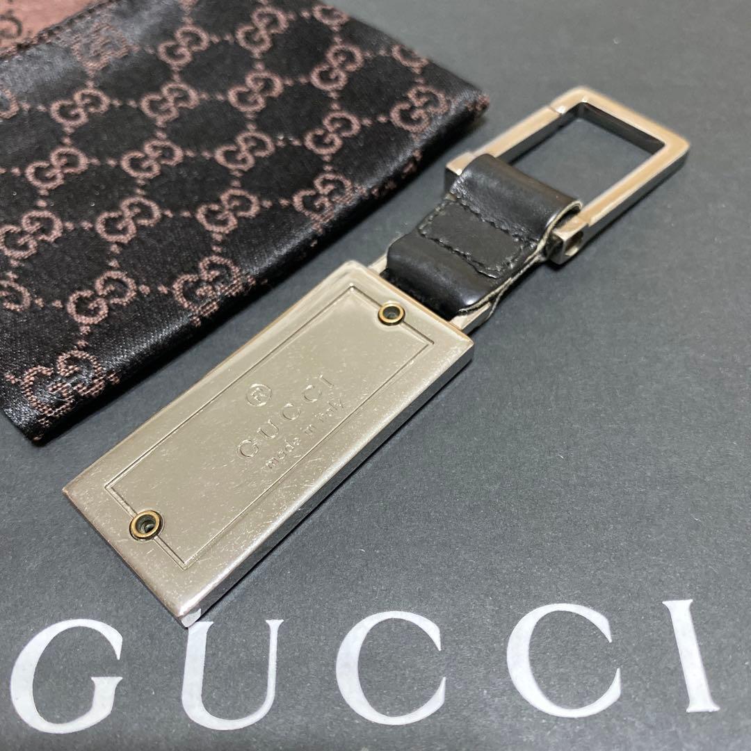 グッチ　GUCCI　キーホルダー　レザー　ロゴ刻印　保存袋付