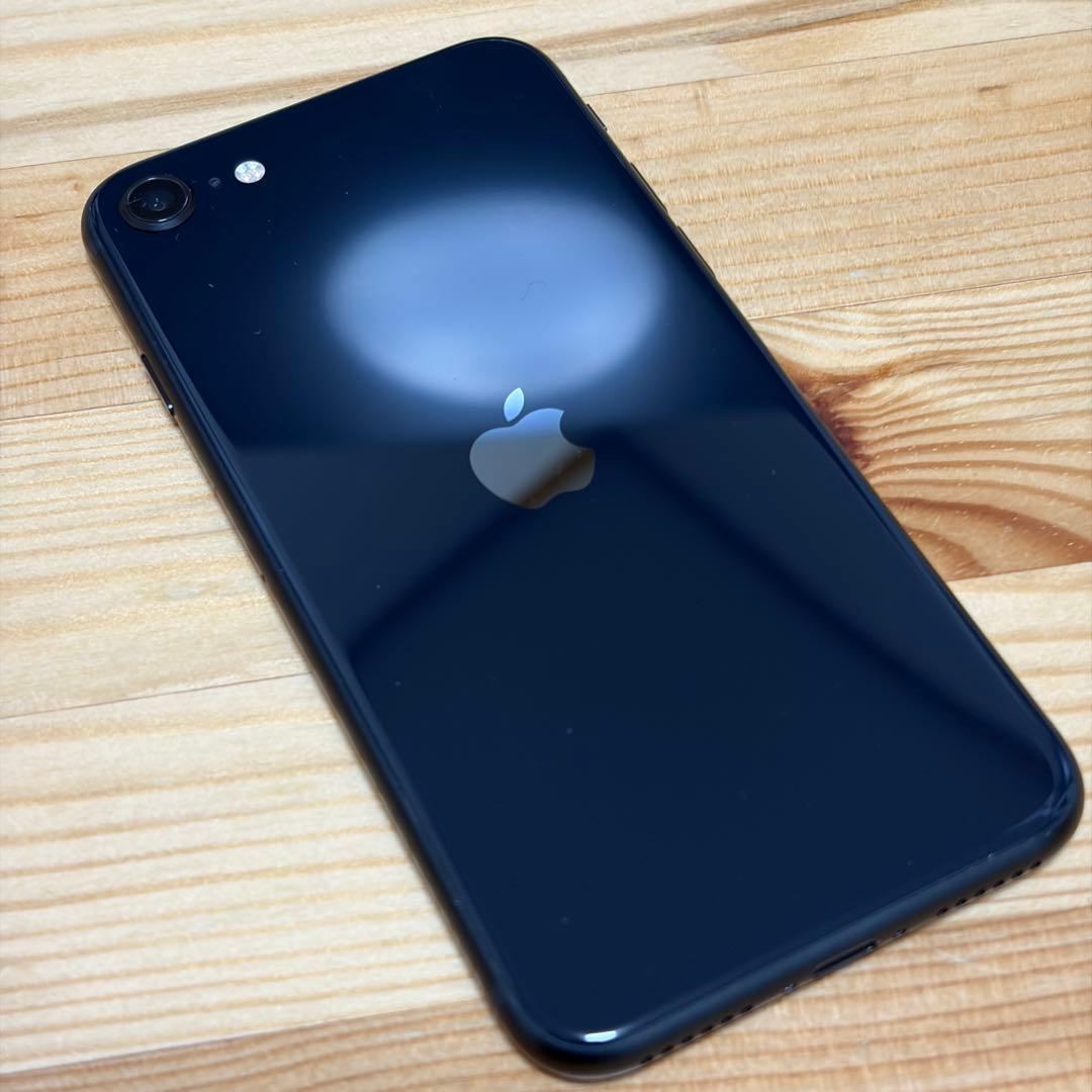バッテリー新品　iPhoneSE第3世代64GB SIMフリー　美品