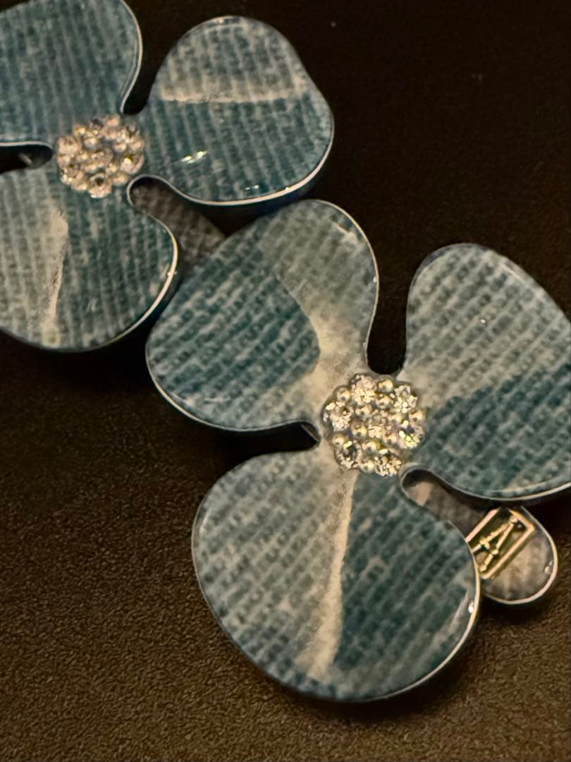 新品未使用ALEXANDRE DE PARIS双子フラワーボールピンデニムブルー