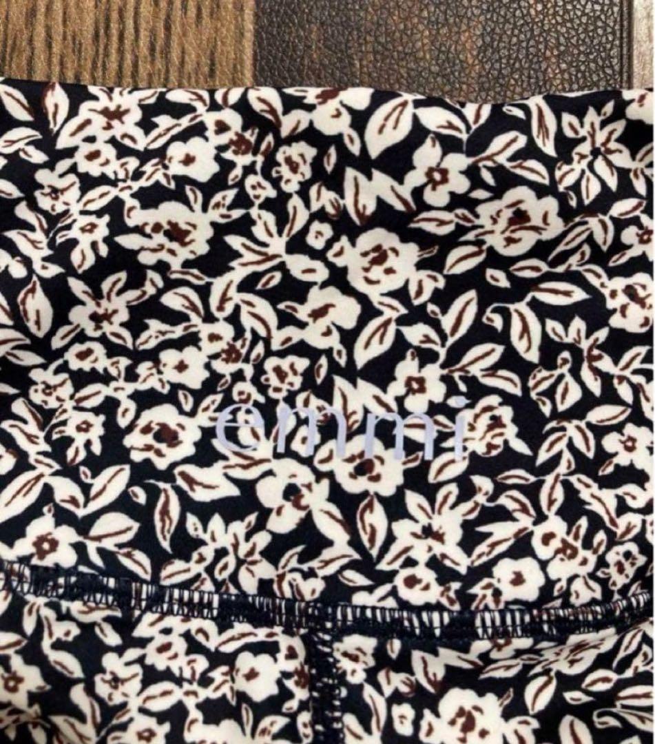 極美　emmi yoga エミヨガ　ヨガウェア　ネイビー×ホワイト S