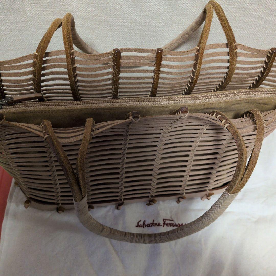 Salvatore Ferragamo かごバッグ ベージュ