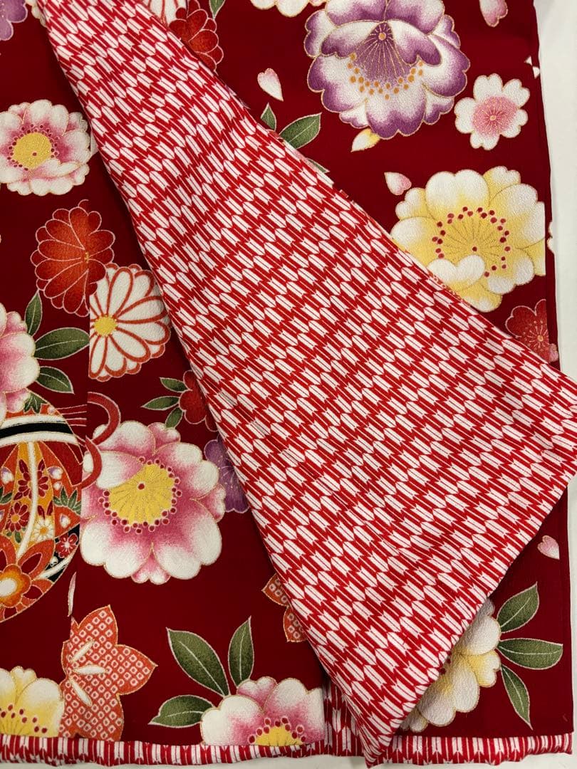 七五三　女の子着物　2点セット　華やか赤縮緬風　手鞠　八重桜　日本製