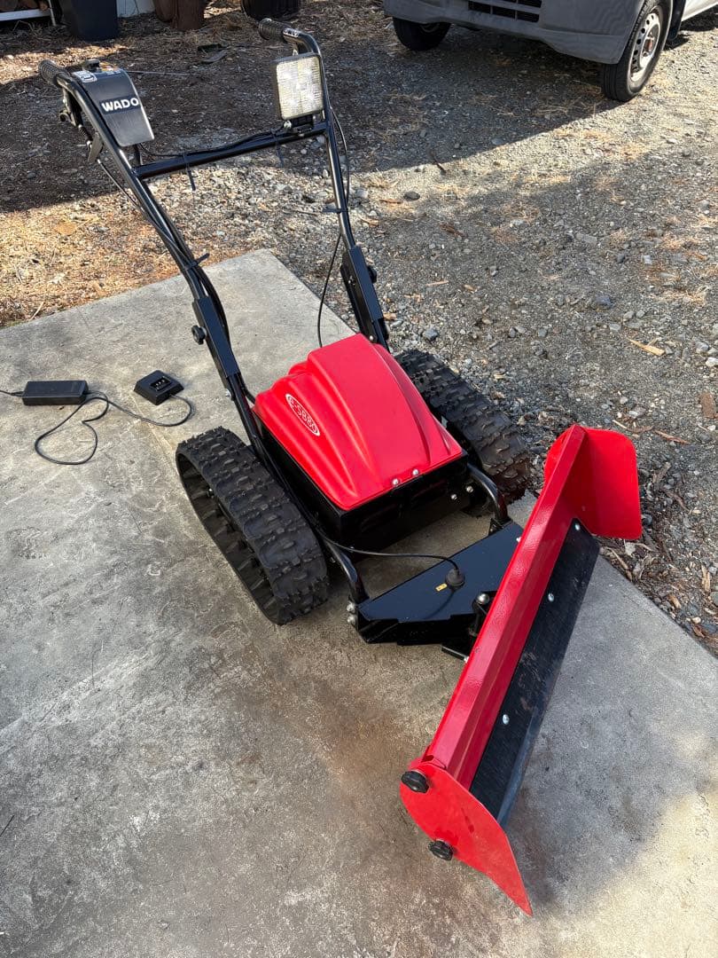 WADO除雪機　充電式 除雪機「スノーブレード」e-SB80