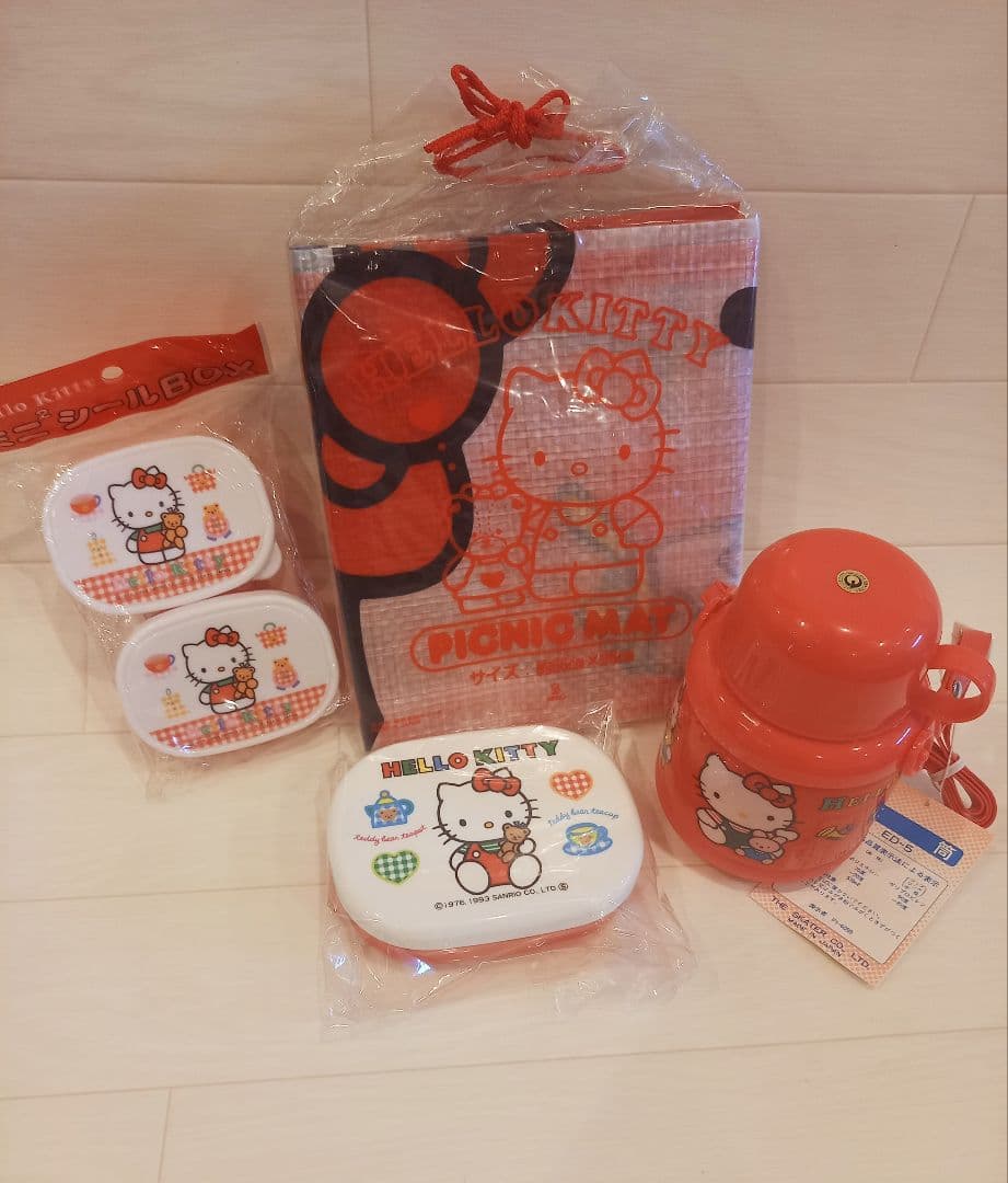 希少　ハローキティ　まとめ売り　小物　シート　水筒　お弁当箱　1989年　レトロ