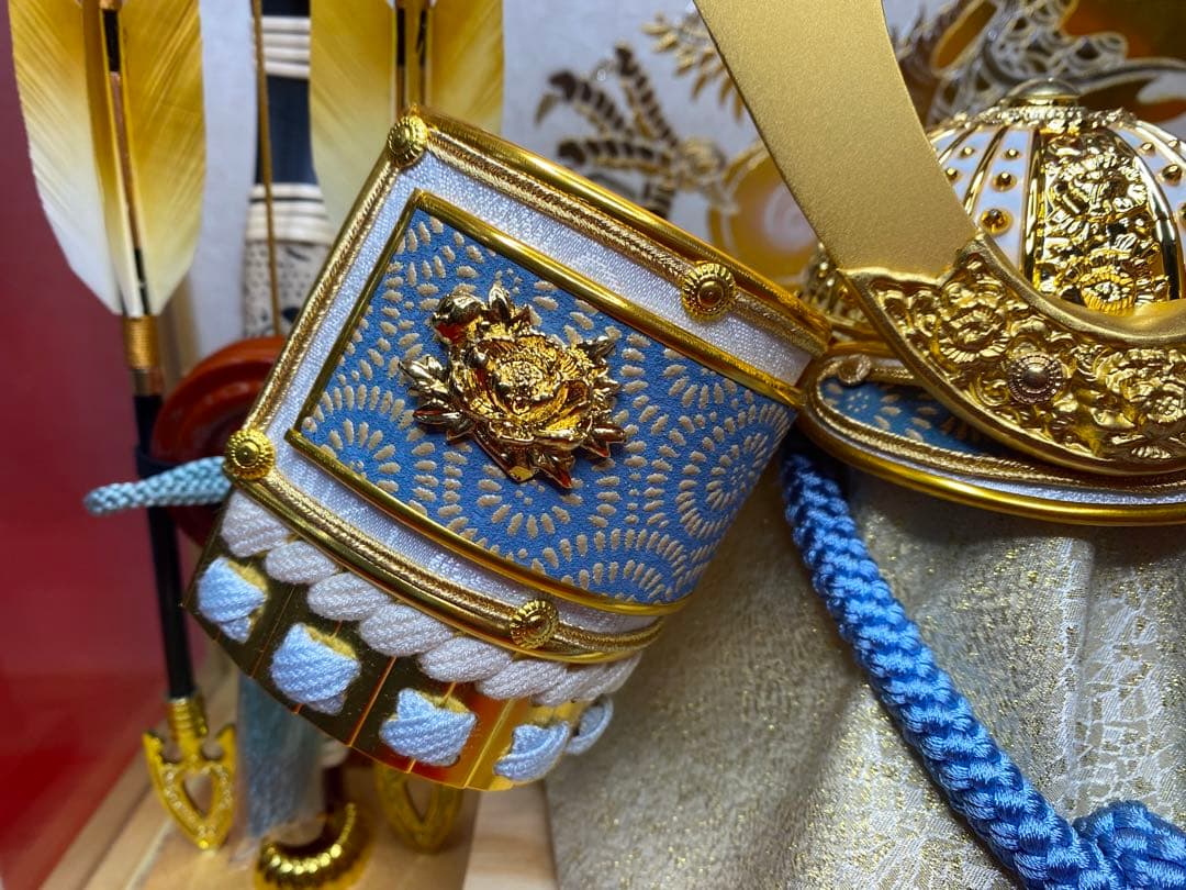 東京久月　五月人形　兜飾り白木木目パノラマクリルケース入