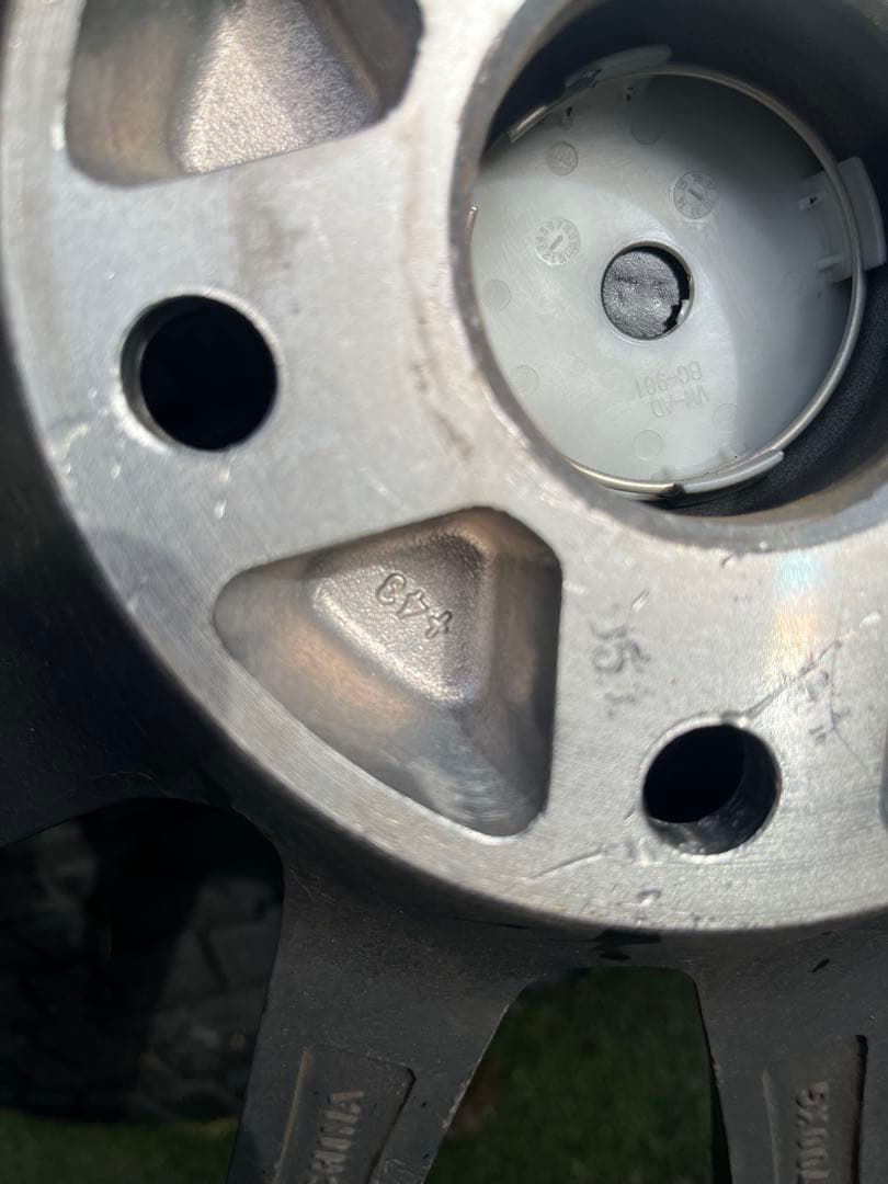 235/55R18スタッドレスタイヤ送料込み！