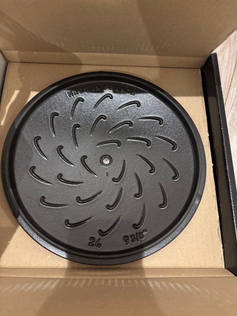 STAUB スノークリスタルココット ２４cm