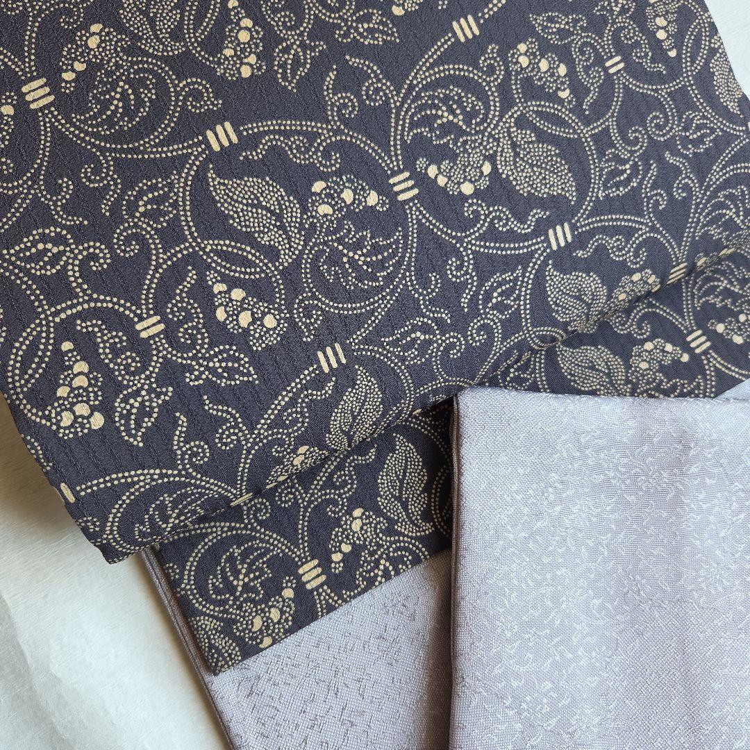 作家物　品のあるシルバーグレー　地紋が美しい雪輪柄の江戸小紋