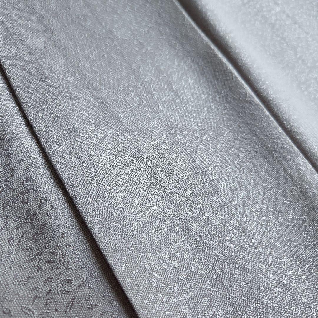 作家物　品のあるシルバーグレー　地紋が美しい雪輪柄の江戸小紋