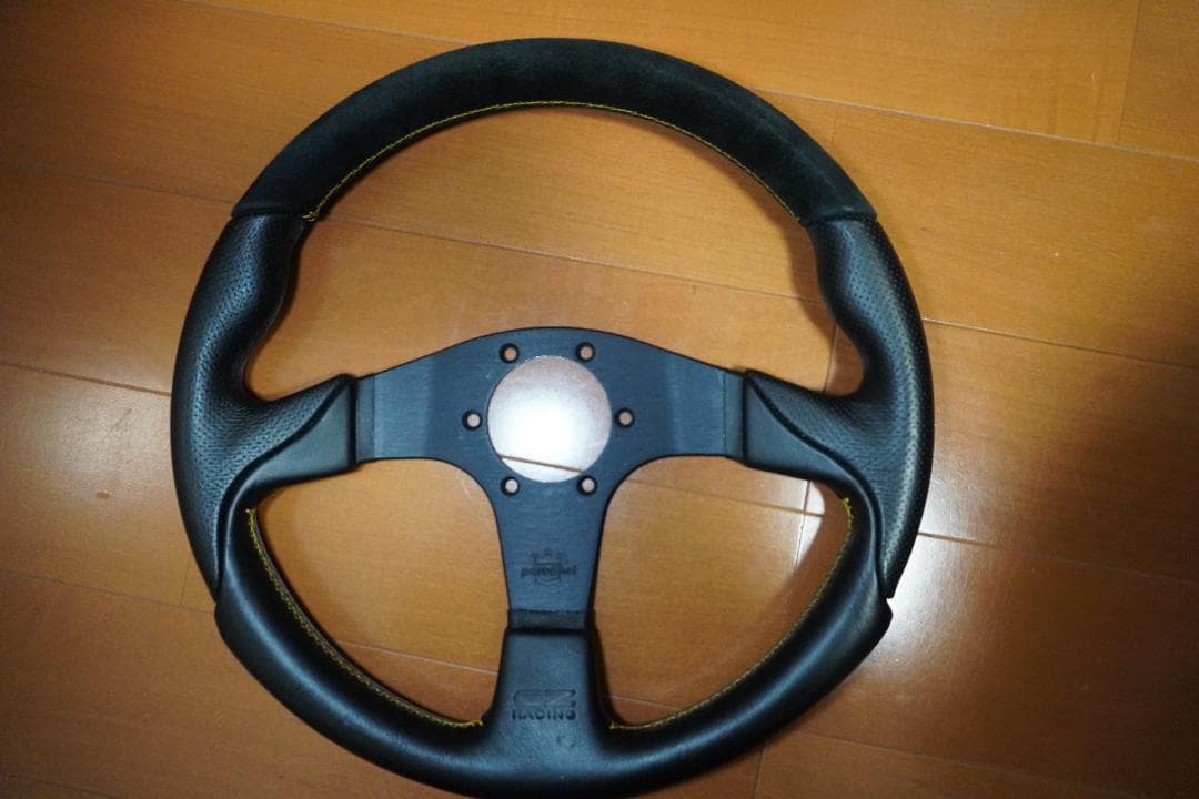 希少品　OZレーシング　ステアリング／パーソナル製（MADE IN ITALY)