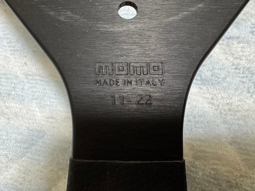 momo ステアリング ヴェローチェレーシング320mm