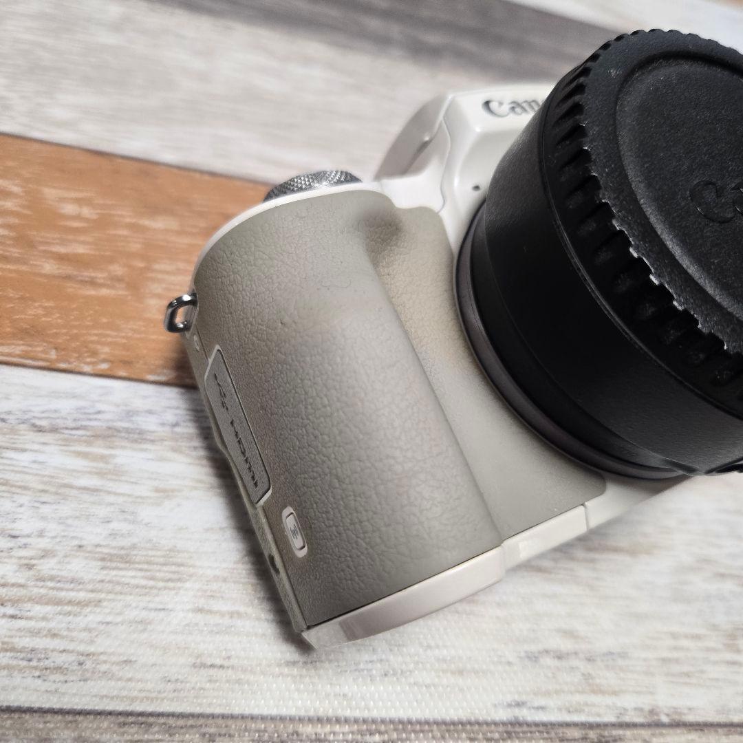 Canon EOS Kiss M ホワイト ジャケット・ストラップ・アダプター付