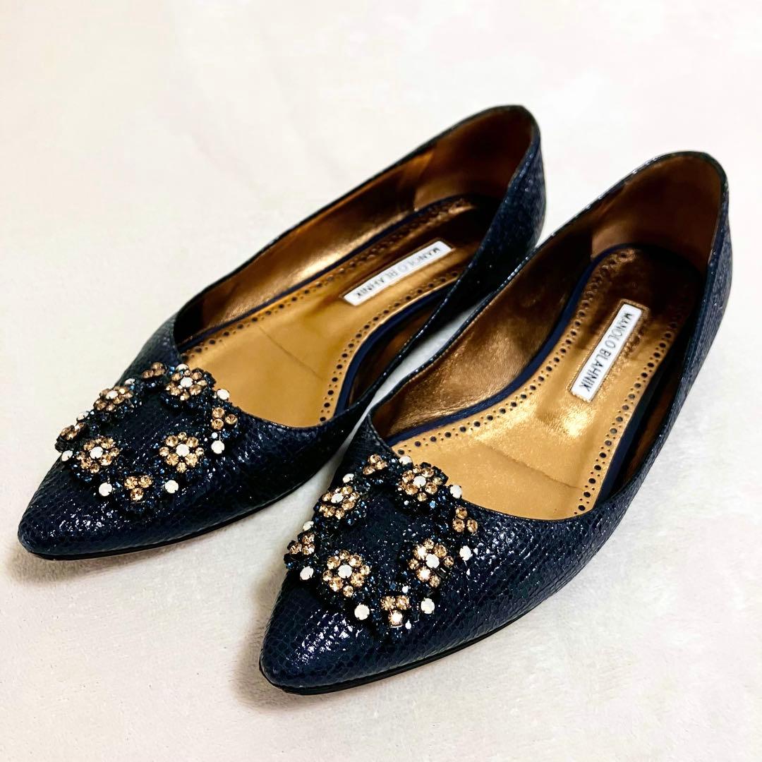 ★美品★マノロブラニク　パンプス　ハンギシ　ビジュー　ネイビー　38 フラット