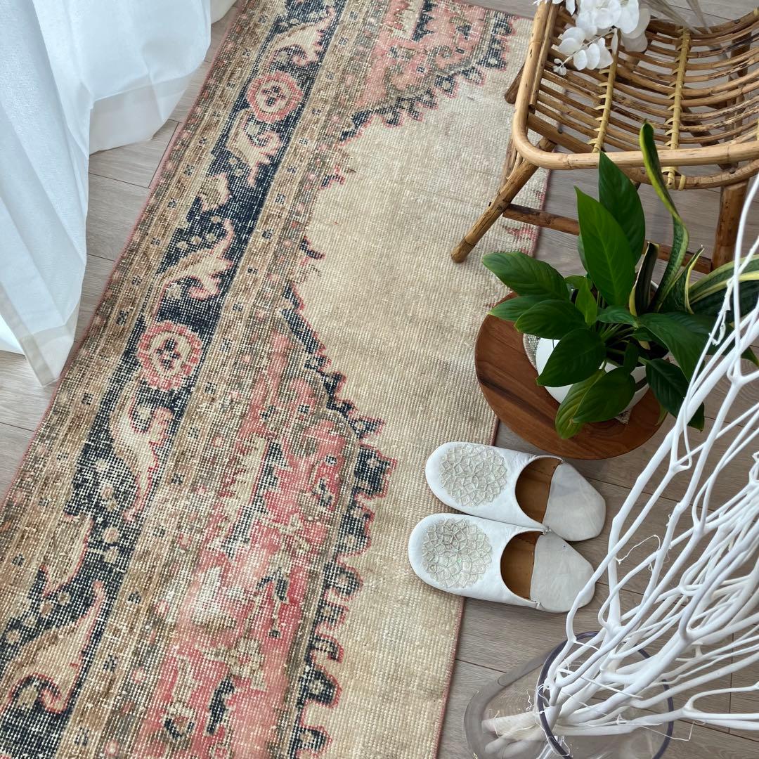 ペールミルキー✳︎62×147✳︎ピンク　ライン深ブルー　トルコヴィンテージラグ