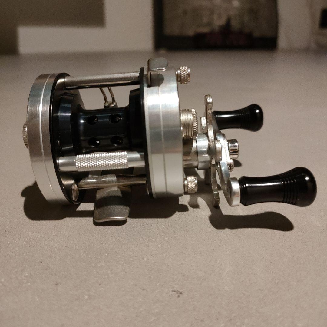 新品　五十鈴　リール　bc420sss シルバー
