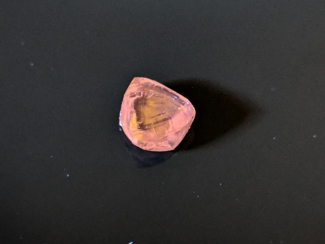 蛍光ダイヤモンド原石４色セット　計0.37カラット　ボツワナ産