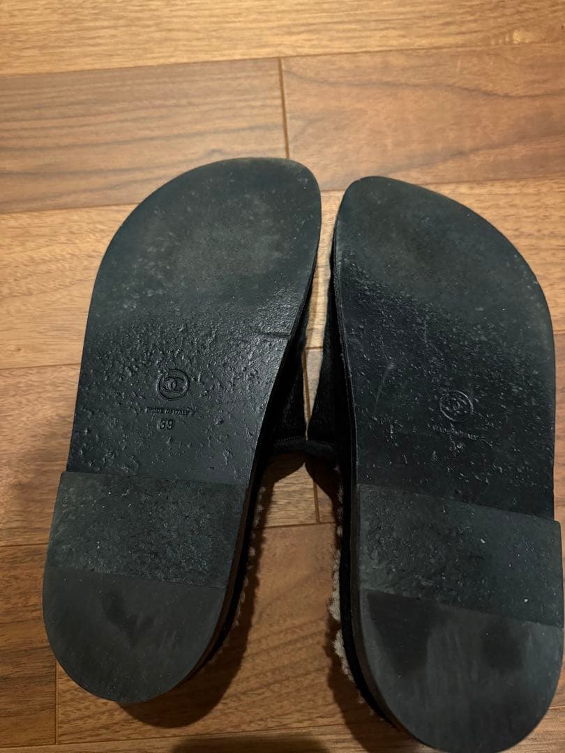 CHANEL ブラックファーミュール