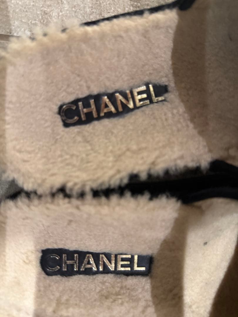CHANEL ブラックファーミュール