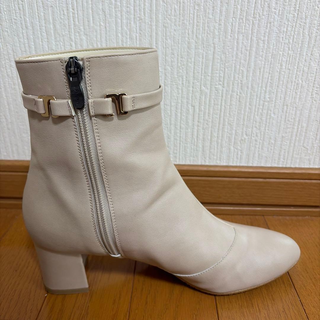 ダイアナ　ブーツ　ホワイト