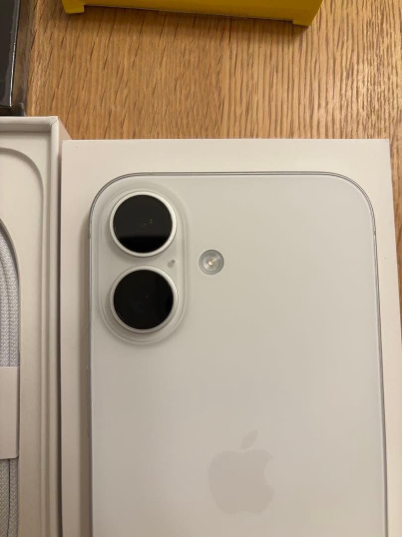 Apple iPhone 16 ホワイト 128gb ケース、強化フィルム付き