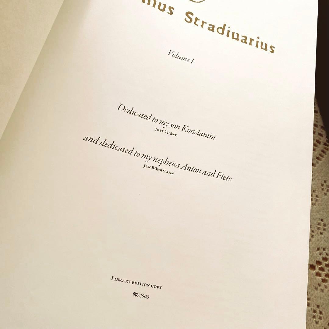 ストラディバリ 限定　写真集