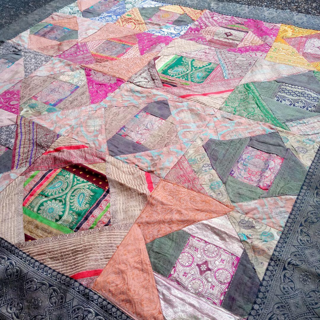 アンティーク　ビンテージ　インド　サリー　シルク　パッチワーク　継ぎ接ぎ　古布