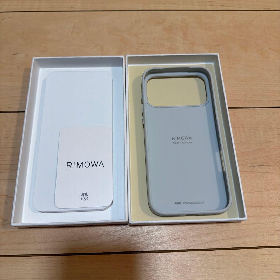 RIMOWA iPhone 17 Pro Max ケース