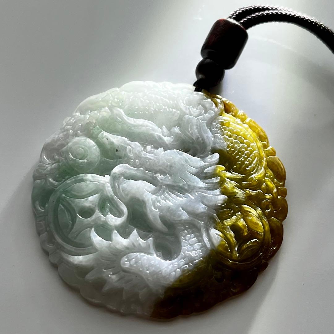 鑑別付 翡翠 硬玉 ジェダイト A 龍神 招財 彫刻 ペンダント 金運 財運
