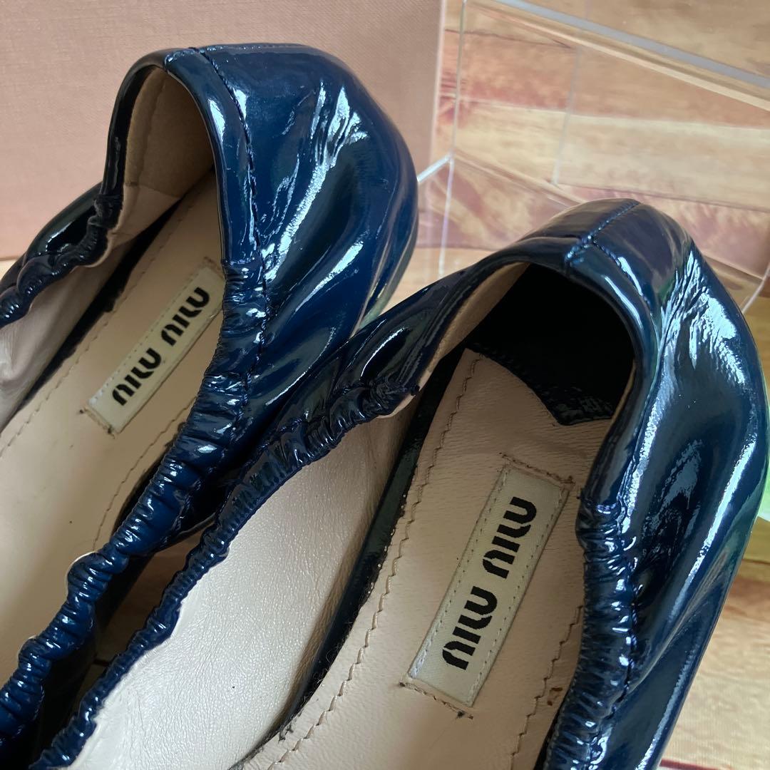 【美品】miu miu パテントレザーバレエシューズ ネイビー リボン付き 箱