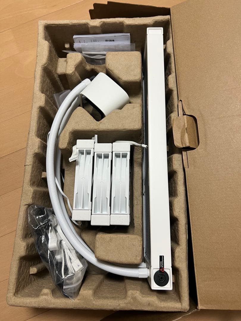 簡易水冷 DEEPCOOL LS720 WH