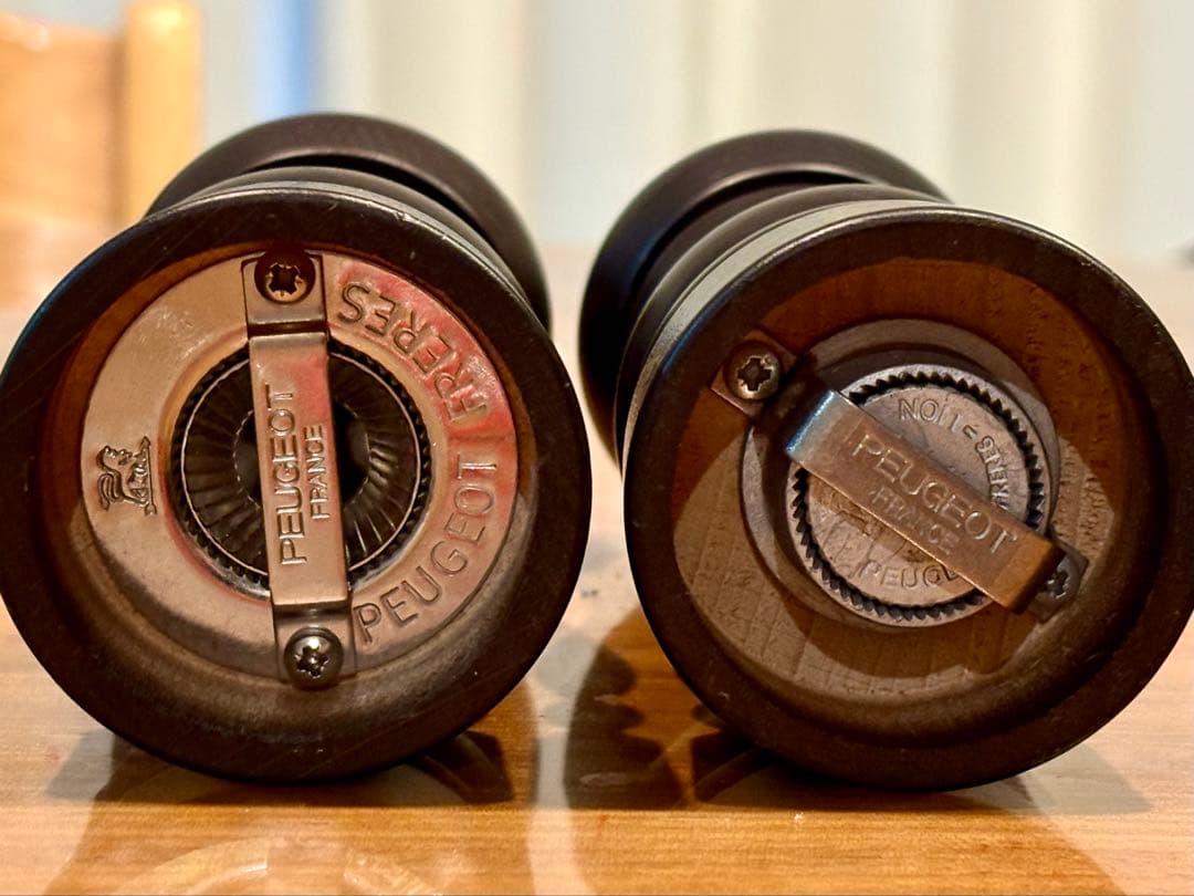 プジョー ソルト＆ペッパーミル 木製 手動 スタンド付