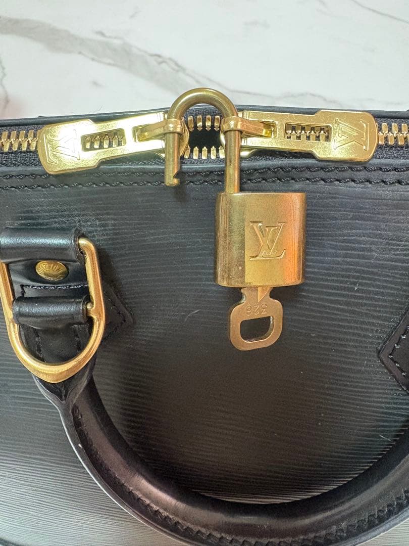 限定価格Louis Vuitton エピレザーブラック ハンドバッグ多少値下げ可