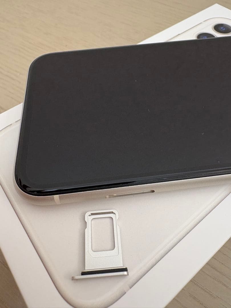 【本体のみ】《側面キズ＆画面やけ有》iPhone11 128GB ホワイト