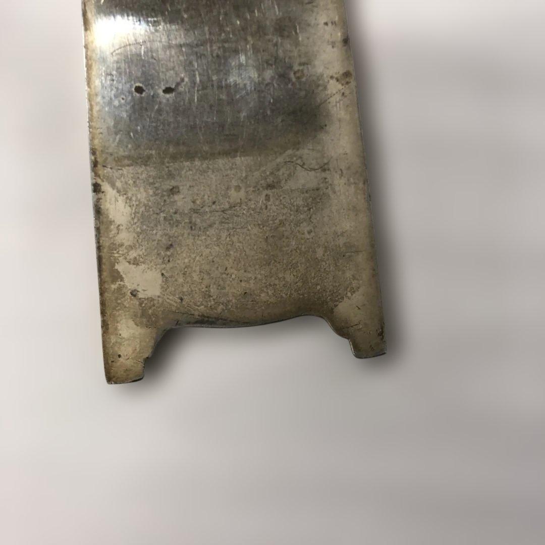 銀足　　中国金属製 浮彫り 女性像 工芸品
