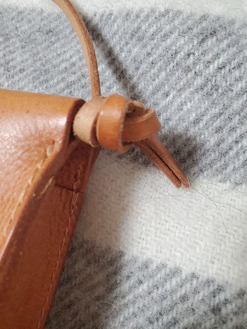 ibona イボーナ レザー ショルダーバッグ　ペティ·ポーチ