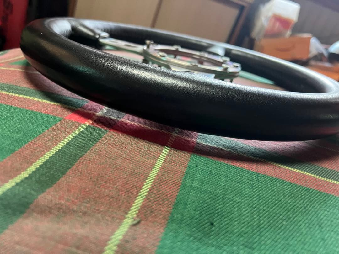 モトリタステアリング35センチ革の状態も良く良いステアリングです。