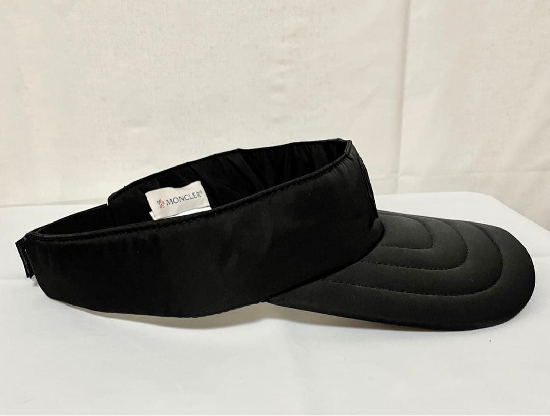 【MONCLER】 BERRETTO サンバイザー ロゴ入り