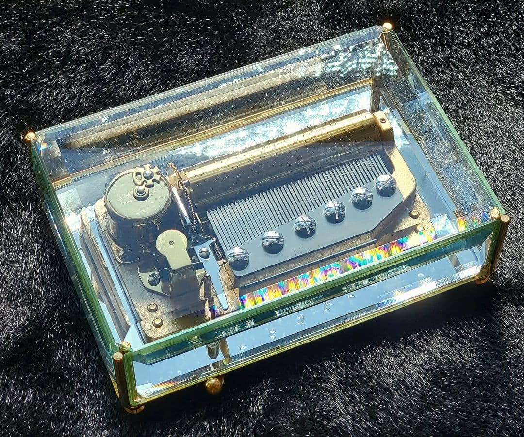 【Music Box Company】『50弁 クリスタルBOX』50N-1T3
