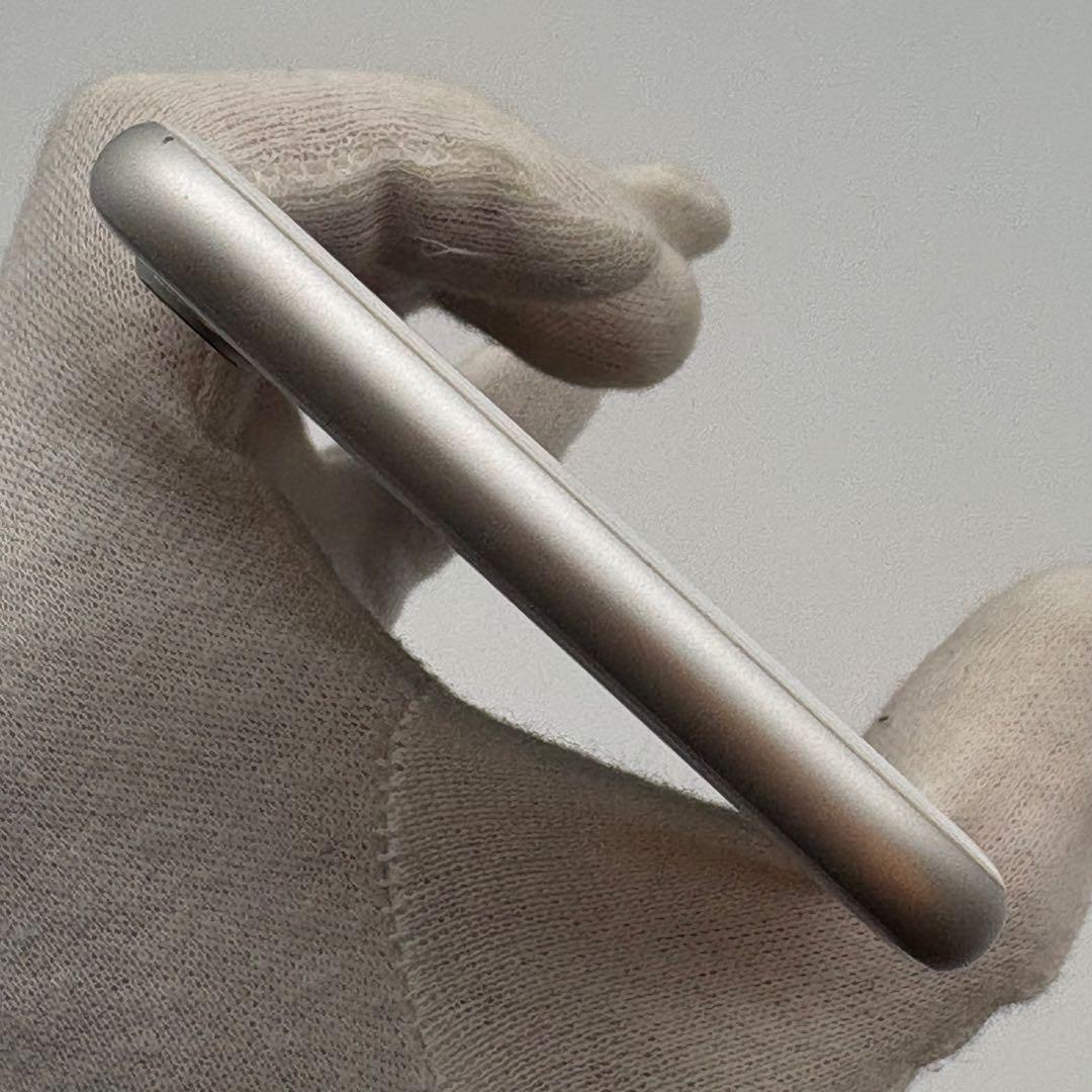 (美品) Apple iPhone 8 シルバー 箱付き 本体