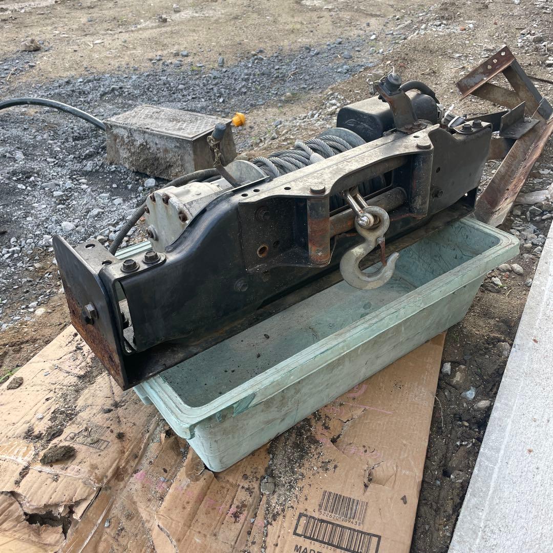 TOYOTA純正 12V ランクルの純正オプションウインチ　ランドクルーザー