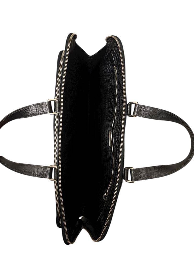 9*︎様 メルカリ市期間限定　美品✨プラダ　レザー ビジネスバッグ 黒