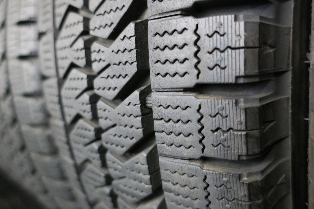 河崎雪様送料込み 205/70R17.5 115/113 ブリヂストン W989