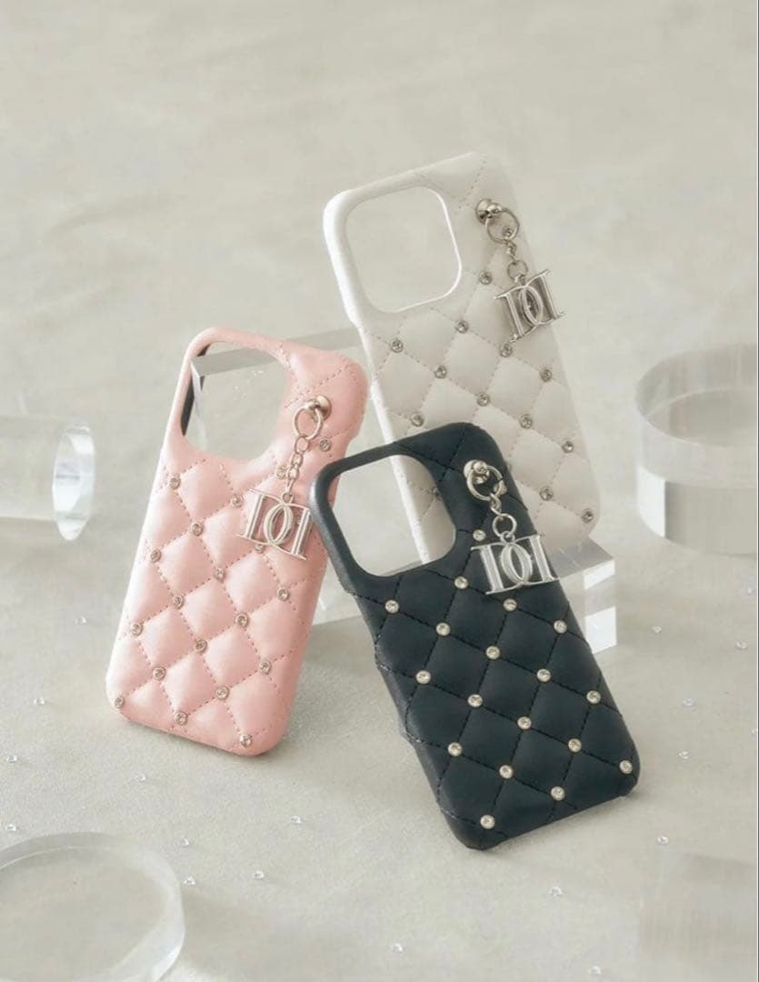 ダーリッチ Darich キルティングビジューDDチャームiPhoneケース15