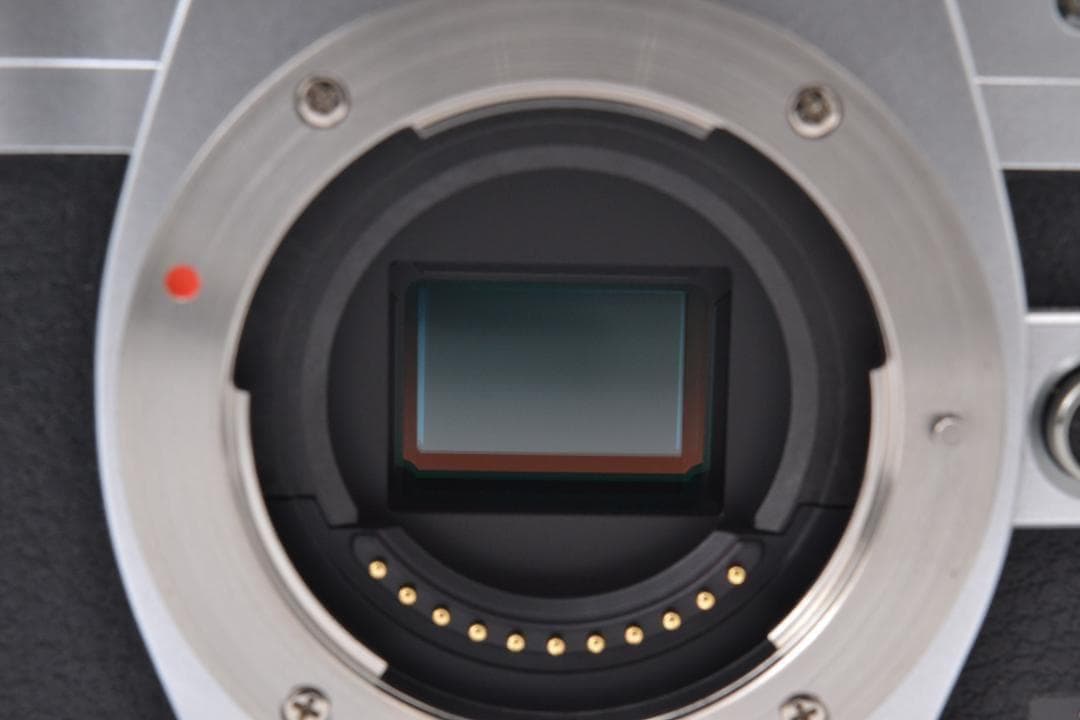 ■ ほぼ新品 ■ オリンパス　OM-D E-M10 Mark Ⅳ ボディ