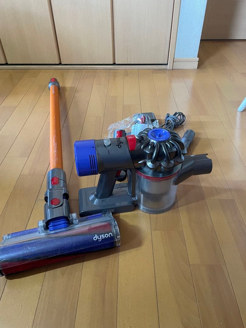 ダイソンV8 SV10コードレスクリーナー掃除機3