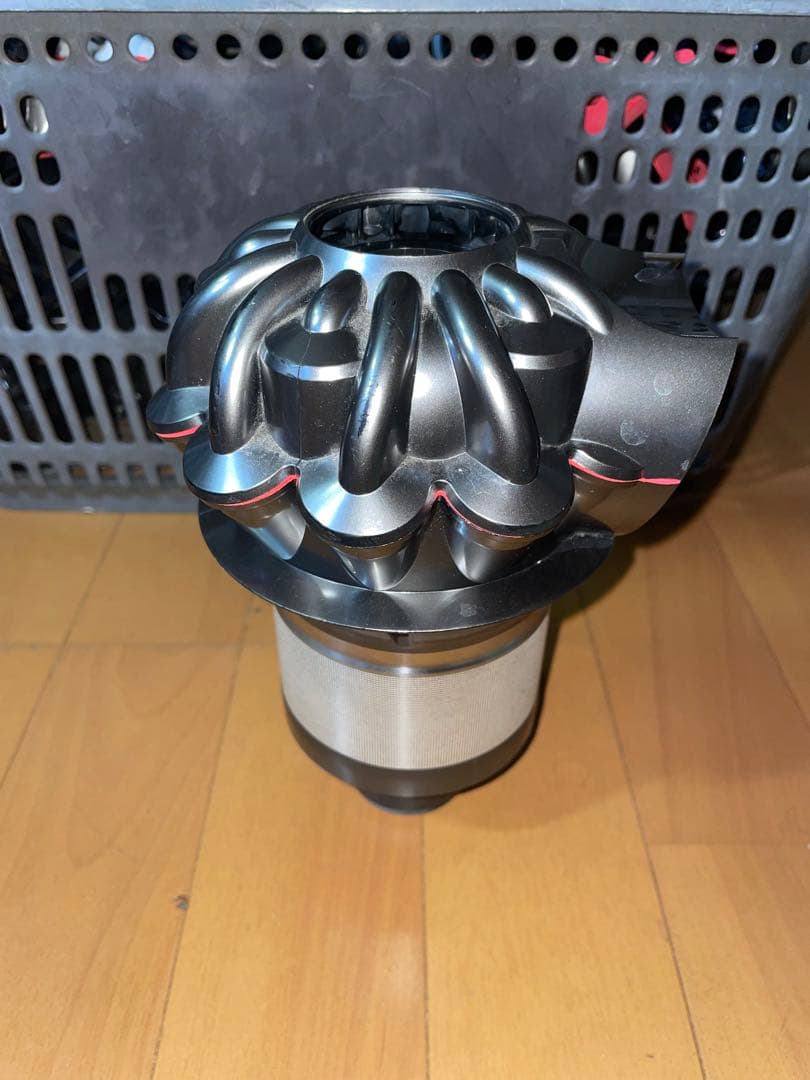 ダイソンV8 SV10コードレスクリーナー掃除機3
