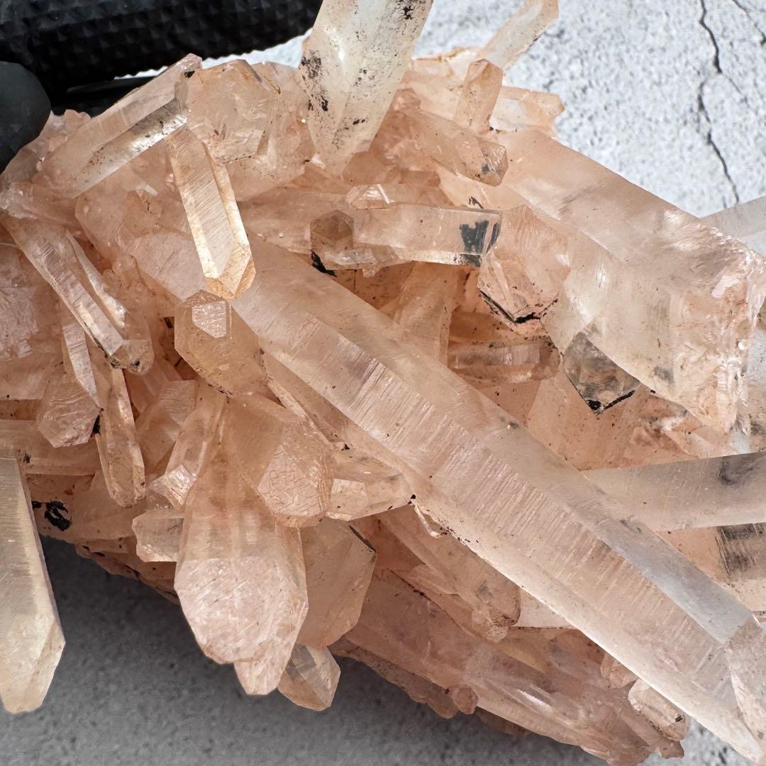 G-156マダガスカル産 オレンジピンククォーツクラスター 天然石　水晶原石