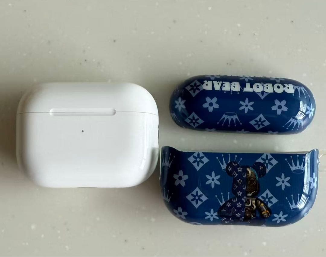 AirPods Pro pro2本体 + ロボットベアケース